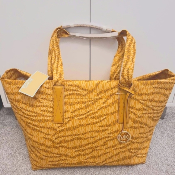 NWT Michael Kors Large Animal Print Logo Tote Bag - Picture 1 of 3
